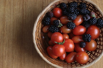 トマトとブラックベリー