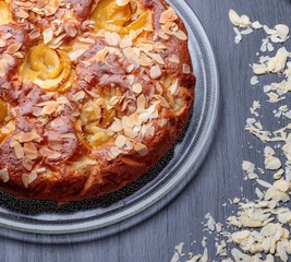 Bizcocho de manzana y almendras laminadas