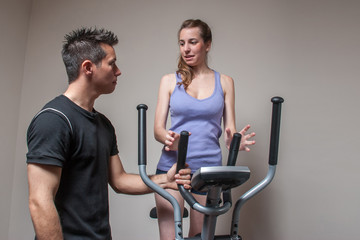 Obraz premium young couple is training at home during a pandemic