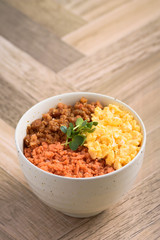 そぼろの三食丼