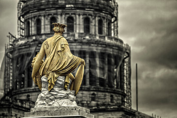 Fototapeta premium haban vieja fuente de la india y capitolio de fondo