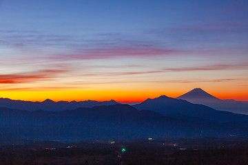 Fototapeta na wymiar 美し森山から眺める夜明けの富士山、山梨県北杜市清里にて