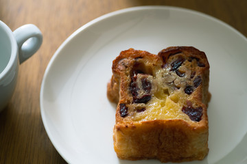 パン　朝食　イメージ