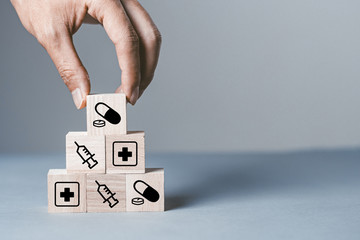 医療と積み木の木製ブロック