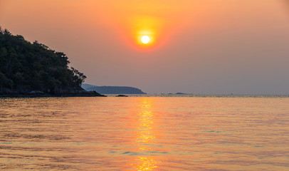 Fototapeta na wymiar Beautiful early sunset over and Wave of the sea on the sand beach the horizon Summer time at hat sai kaew beach in Chanthaburi Thailand.