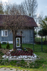 Kapliczka koło domu 