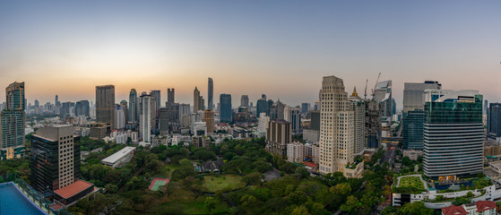 Fototapeta premium Beautiful panorama cityscape Bangkok skyline in sunset time Thailand