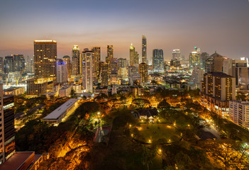 Fototapeta premium Bangkok urban cityscape skyline night scene