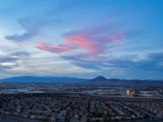 Fotobehang Sunset high angle view of the Frenchman Mountain and cityscape from Henderson View Pass © Kit Leong