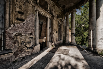 Fototapeta na wymiar Entrance to an abandoned historic building