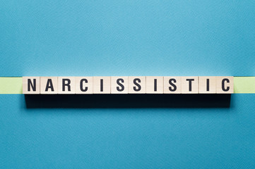 Narcissistic word concept on cubes