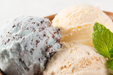 Mint Chocolate Chip, vanilla and caramel ice cream with Cherry - チョコミントとバニラとキャラメルのアイスクリーム