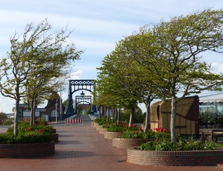 Kaiser Wilhelm Brücke und Südstrandpromenade Wilhelmshaven