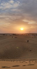Fototapeta na wymiar sunset in desert jaisalmer