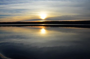Fototapeta na wymiar żaglówka jesień jezioro zachód słońca