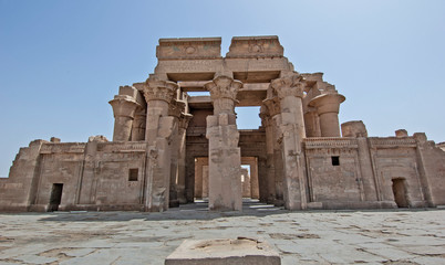 Fototapeta premium Columns and entrance to an ancient egyptian temple wall