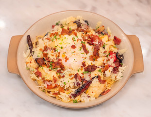 spaghetti carbonara with fried becon and egg