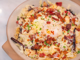 spaghetti carbonara with fried becon and egg