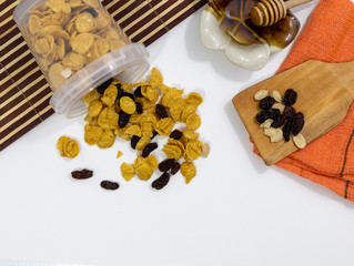 Cornflakes mixed with honey and raisins
