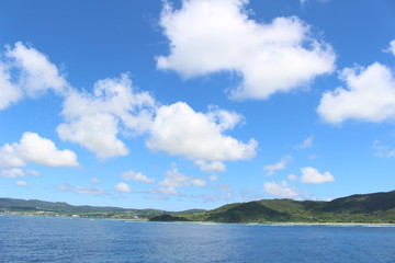 青空と青海