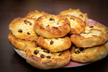 Obraz na płótnie Canvas Patties with cottage cheese and raisins. Russian pastry