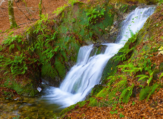 Fototapeta na wymiar Waterfall in the reservoir of Leurtza, Navarra