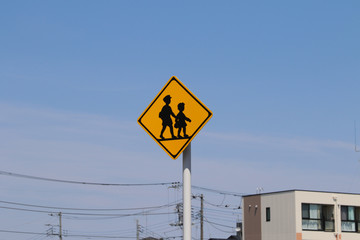 道路標識　学校、幼稚園、保育園などあり © YK-image