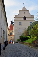 Gasse zur Frauen Piaristen Kirche in Krems Donau
