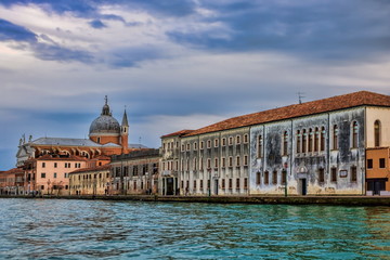 venedig, italien - uferpromenade der insel giudecca mit Il Redentore