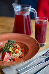 Spelt with vegetables and juice