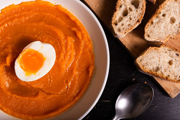 Carrots soup with boiled egg, ideal for a low carbs diet  or a quickly healthy lunch.