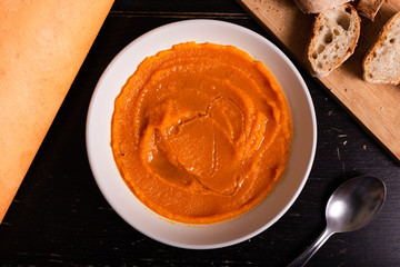 Carrots soup with, ideal for a low carbs diet, vegan diet or a quickly healthy lunch.