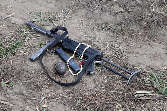 German submachine gun on the ground