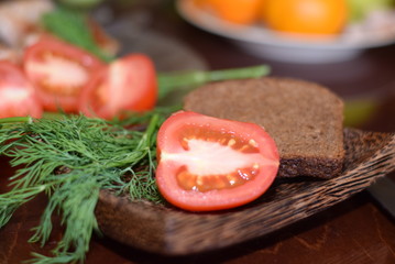 grilled pork cucumbers lettuce tomatoes bread