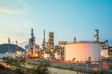 Fototapeta na wymiar Oil petrochemical refinery plant during sunset