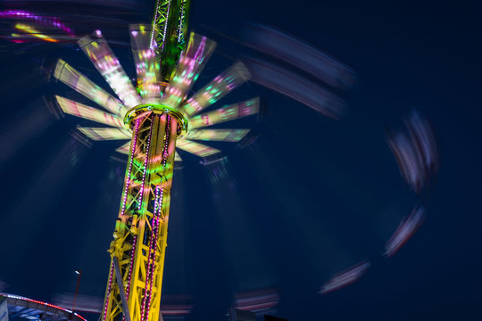 Man&egrave;ge d'un parc d'attraction &agrave; pleine vitesse 