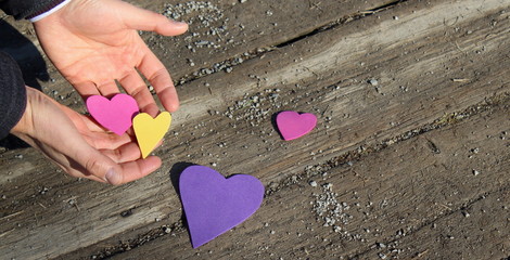 Cuore colorato nel segno dell'amore - felicità