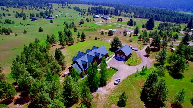Beautiful Cascade Mountains home near Cle ELum areal with hills, green mountains, amazing place to live.