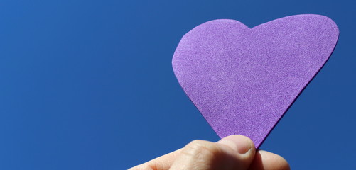 Cuore colorato nel segno dell'amore - felicità