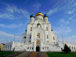 Fototapeta na wymiar View onto St. Vladimir's Cathedral in Liski, Russia