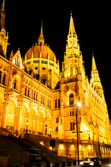Fototapeta na wymiar Night view of the illuminated building of the hungarian parliament in budapest.