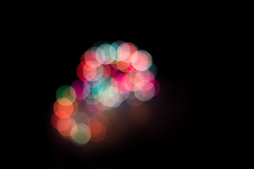 Bokeh colorido de fuegos artificiales. Foto abstracta con fondo negro.