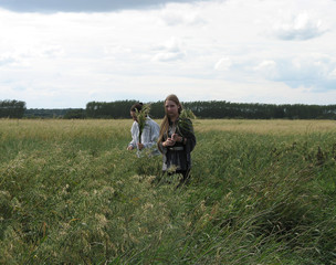 Naklejka premium mother and daughter in field