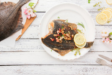 Fisch Scholle Flunder gebraten Tisch Teller