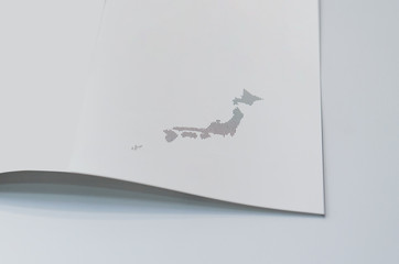 日本の地図（略地図）のイラストが印刷されているパンフレット