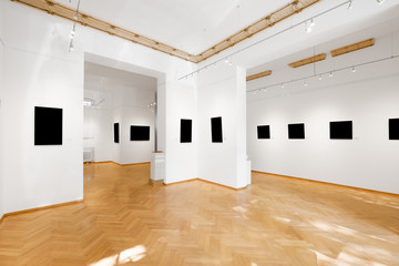 empty gallery room with picture frames mock-up - - obrazy, fototapety, plakaty