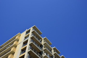 Fototapeta premium マンションと青空