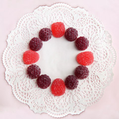 marmalade lies in a circle on a white napkin.