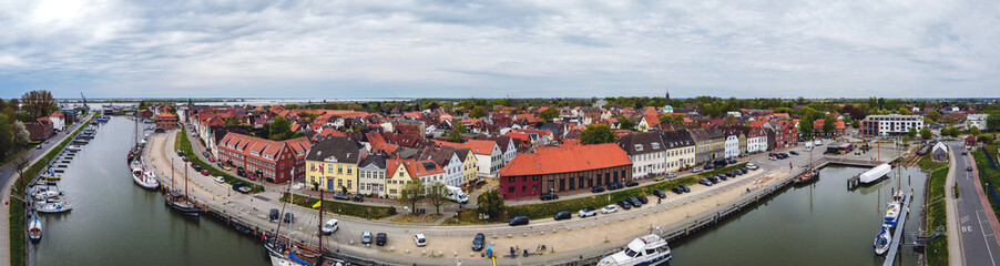 Hafenpanorama der Stadt Glückstadt in Schleswig-Holstein