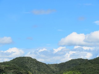 日本の田舎の風景　9月　山と青空